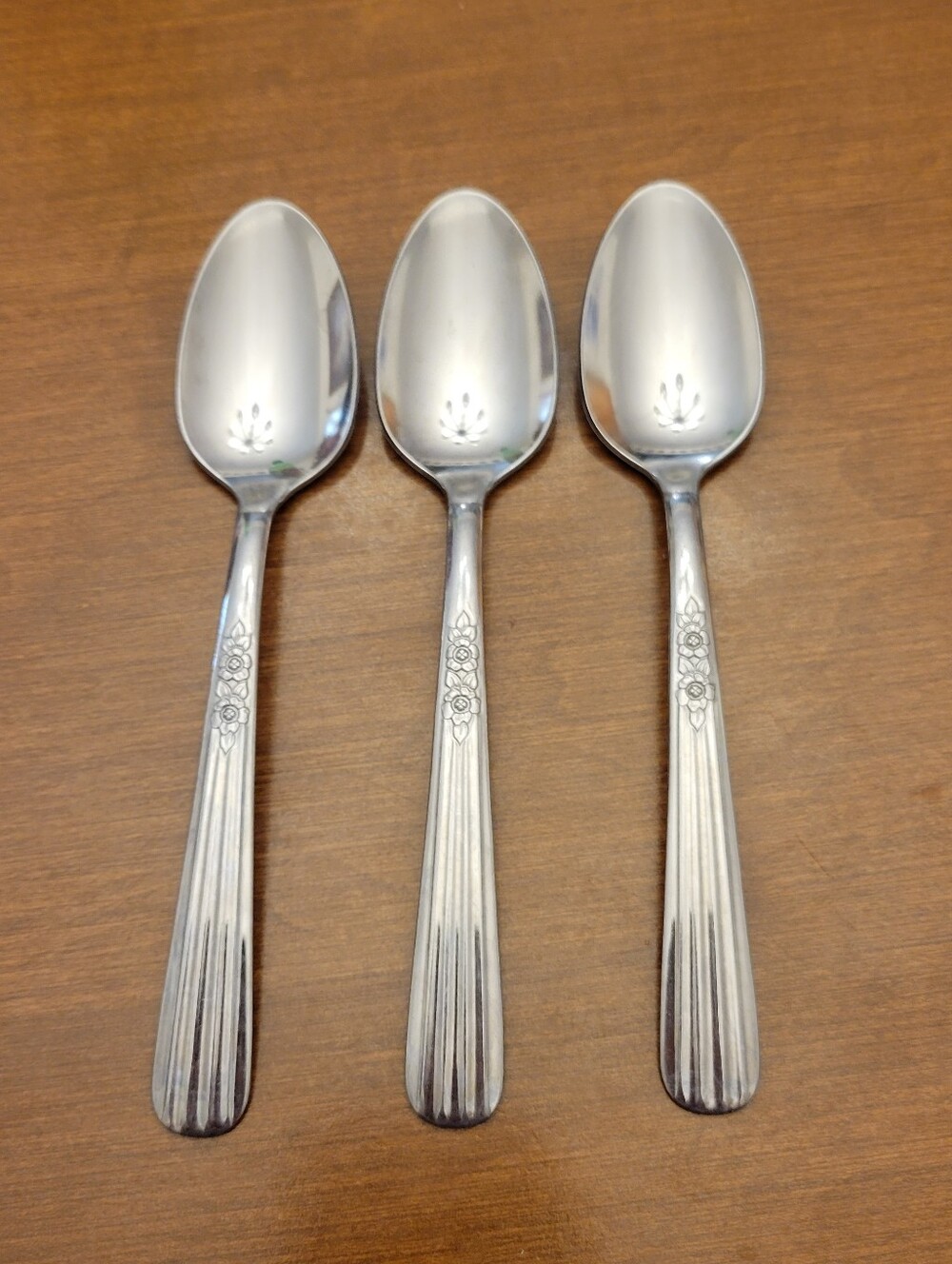 Oneida Thor Stainless Steel Floral Handle Spoons - Set of 3 (Silver)